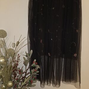 Title: Black Tulle Midi Skirt Floral Embroidery Elastic Waist S/M